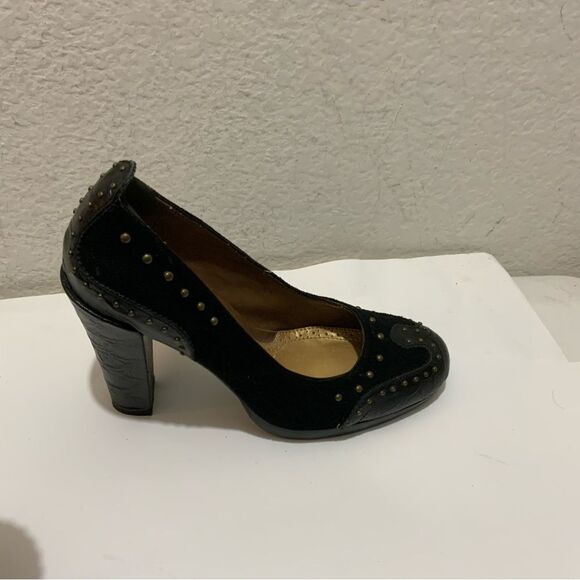 Sam Edelman Black Suede Studded Wingtip Heels size 8 - Picture 1 of 14